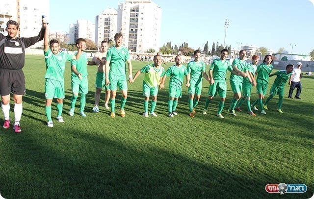 שחקני כפ"ס בסיום (צילום: שלומי גבאי)